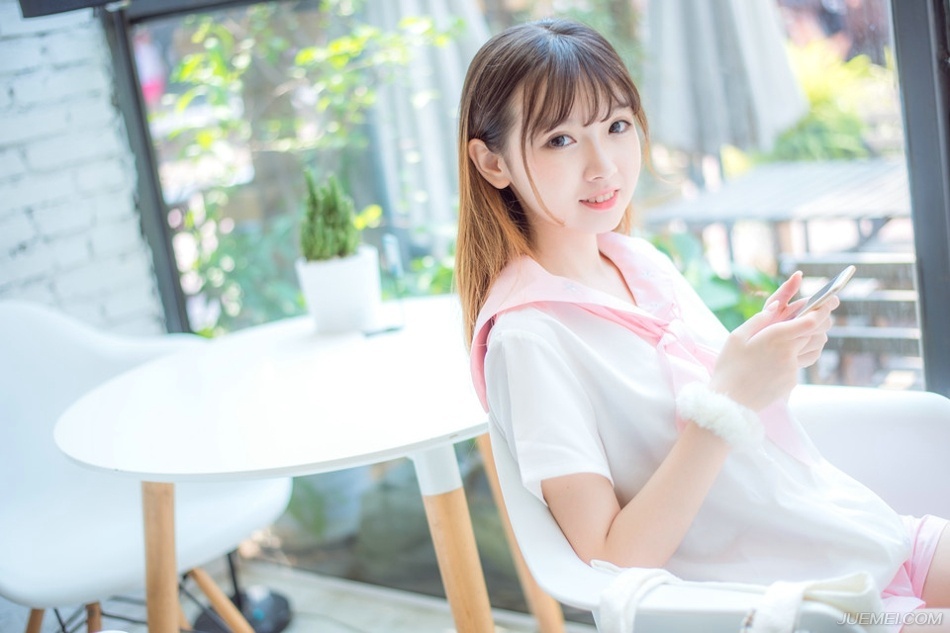 孟达大步而入，向着刘璋躬身道：“末将参见主公。”